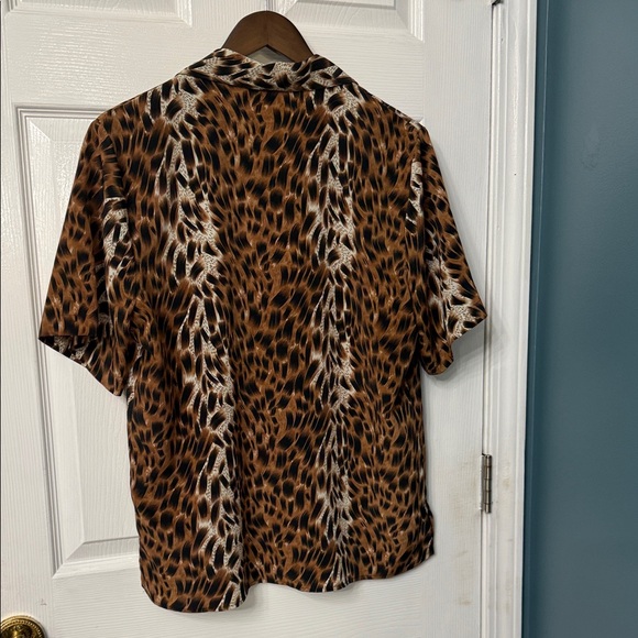 Leopard Print Short Sleeve Shirt - Picture 4 of 4